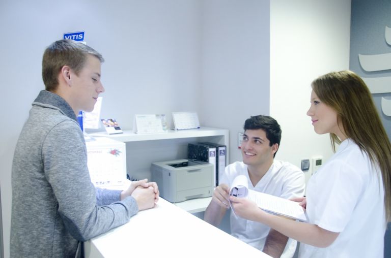 新宿の都市型ライフスタイルと多様な内科医療がつなぐ安心と健康の拠点